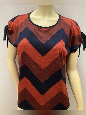 Chevron Short-Sleeve Top in Rust and Navy by